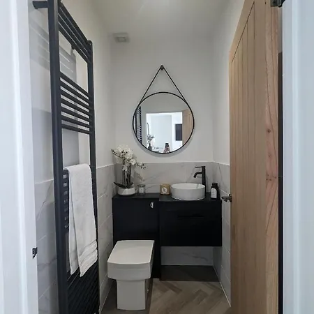Quarto em Acomodações Particulares 2 X Double - 2 X Free Off Street Parking Spaces *